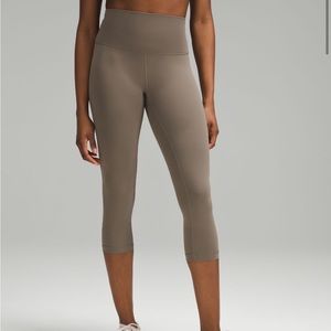 Lululemon Wunder Under 21” Crop leggings